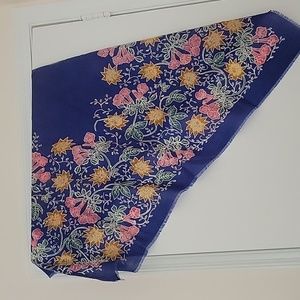 Beautiful large Vera scarf
